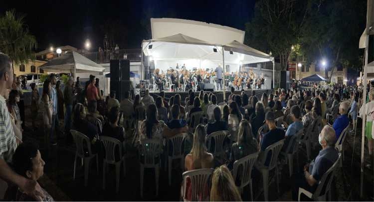 BRAVO, BRAVISSIMO... ASSIM FOI A APRESENTAÇÃO DA ORQUESTRA JAZZ-SINFÔNICA DE SÃO JOÃO DA BOA VISTA EM TAPIRATIBA.